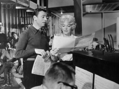 Marilyn Monroe con Yves Montand entrenando voces